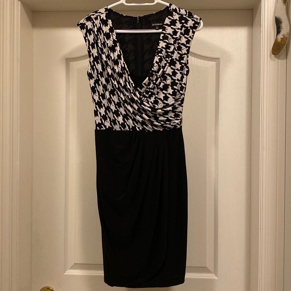 Draped V-neck design